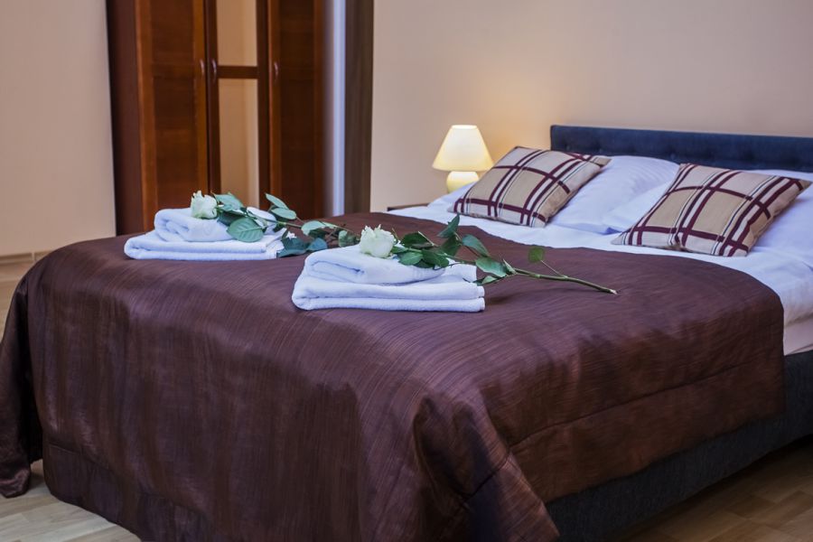 Gustowny wystrój, ciepłe, stonowane kolory, dobry sen, komfort i wygoda, poczucie bezpieczeństwa, cisza...